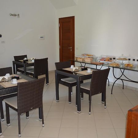 Guest Rooms Affittacamere Сан-Теодоро Экстерьер фото