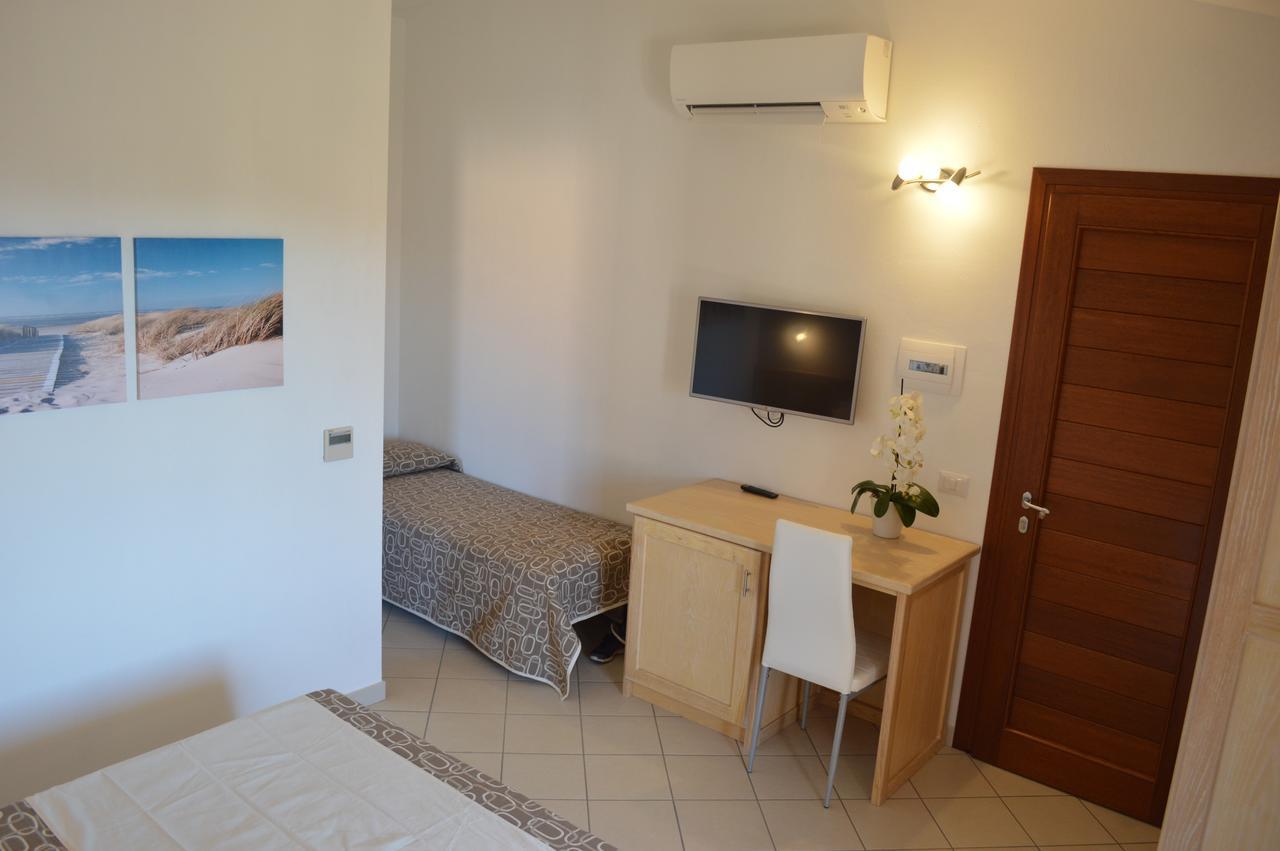 Guest Rooms Affittacamere Сан-Теодоро Экстерьер фото
