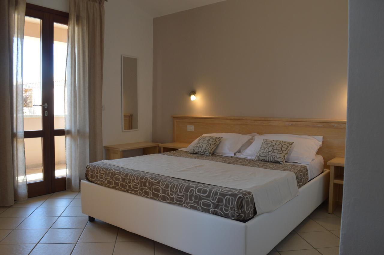 Guest Rooms Affittacamere Сан-Теодоро Экстерьер фото