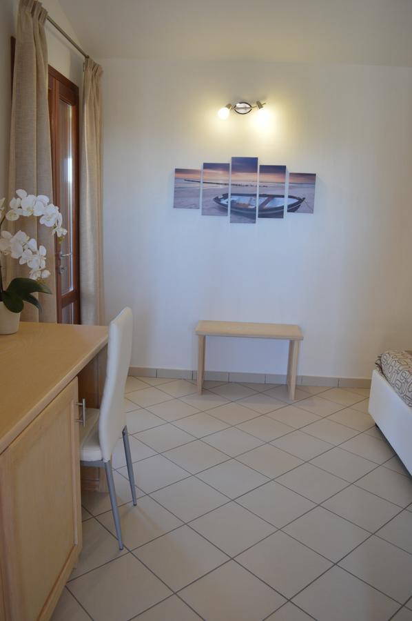 Guest Rooms Affittacamere Сан-Теодоро Экстерьер фото