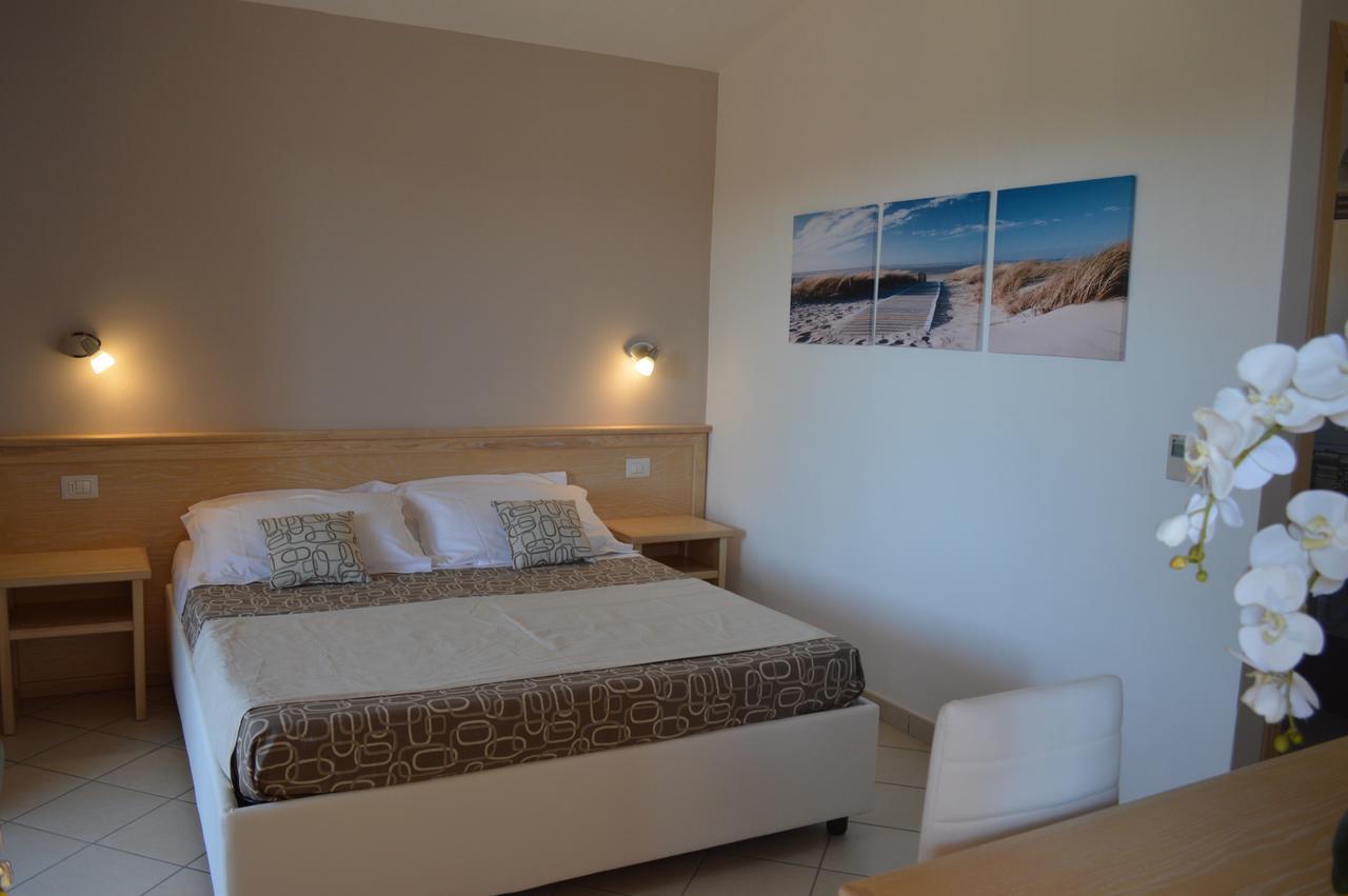 Guest Rooms Affittacamere Сан-Теодоро Экстерьер фото