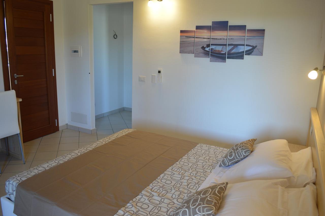 Guest Rooms Affittacamere Сан-Теодоро Экстерьер фото