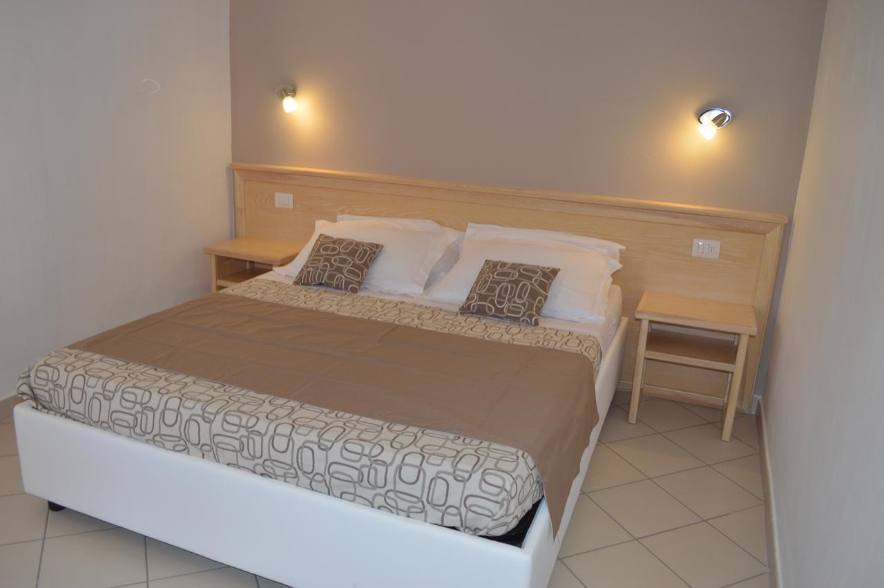 Guest Rooms Affittacamere Сан-Теодоро Экстерьер фото