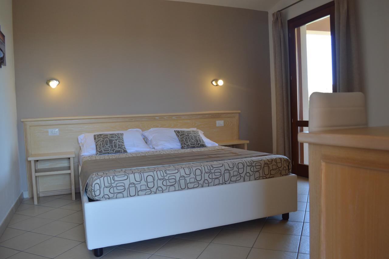 Guest Rooms Affittacamere Сан-Теодоро Экстерьер фото