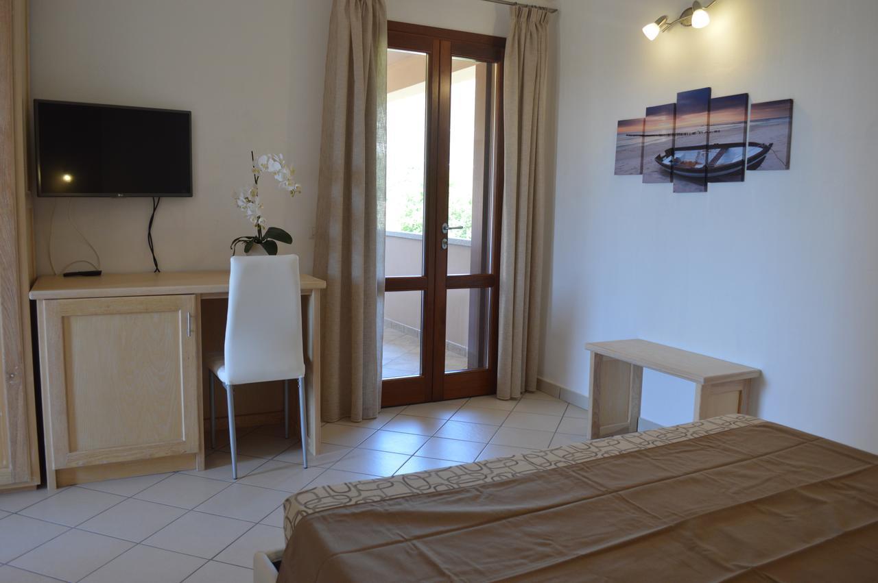 Guest Rooms Affittacamere Сан-Теодоро Экстерьер фото
