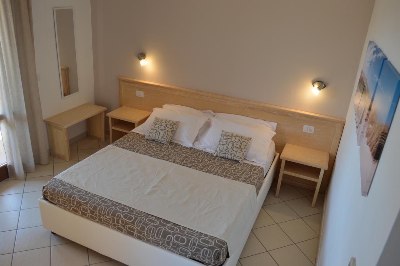 Guest Rooms Affittacamere Сан-Теодоро Экстерьер фото