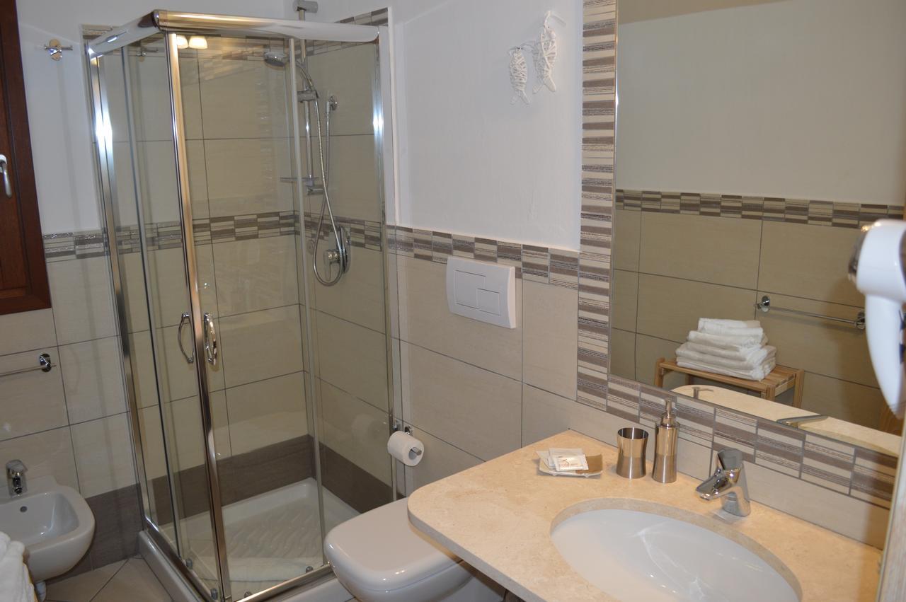 Guest Rooms Affittacamere Сан-Теодоро Экстерьер фото