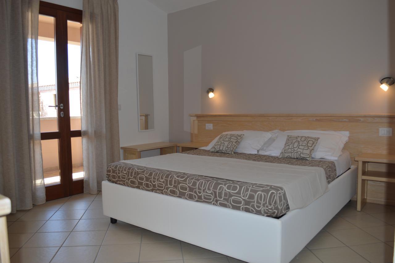 Guest Rooms Affittacamere Сан-Теодоро Экстерьер фото
