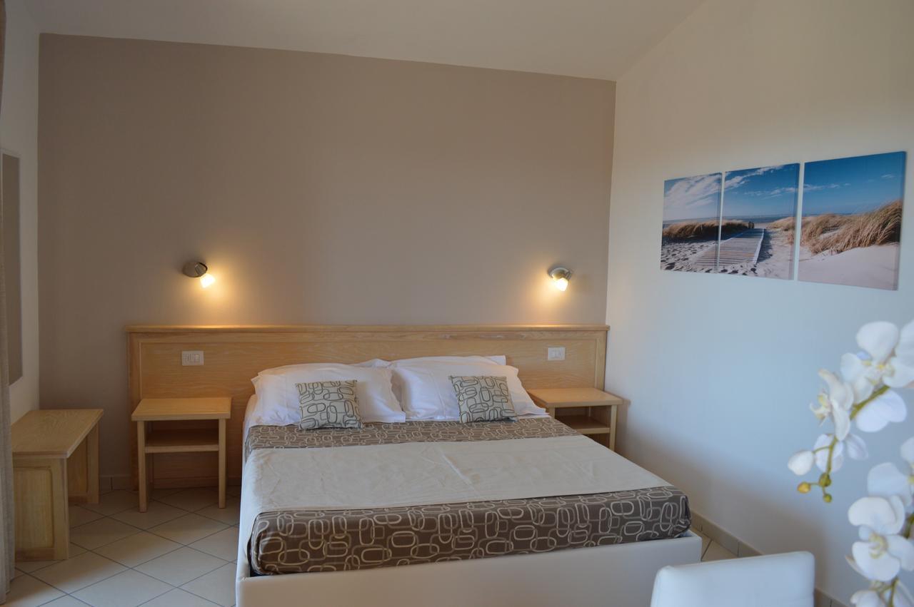 Guest Rooms Affittacamere Сан-Теодоро Экстерьер фото