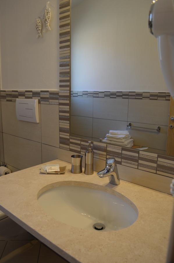 Guest Rooms Affittacamere Сан-Теодоро Экстерьер фото