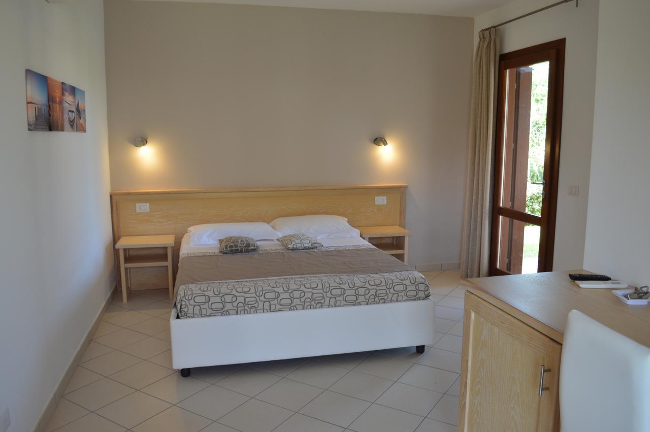 Guest Rooms Affittacamere Сан-Теодоро Экстерьер фото