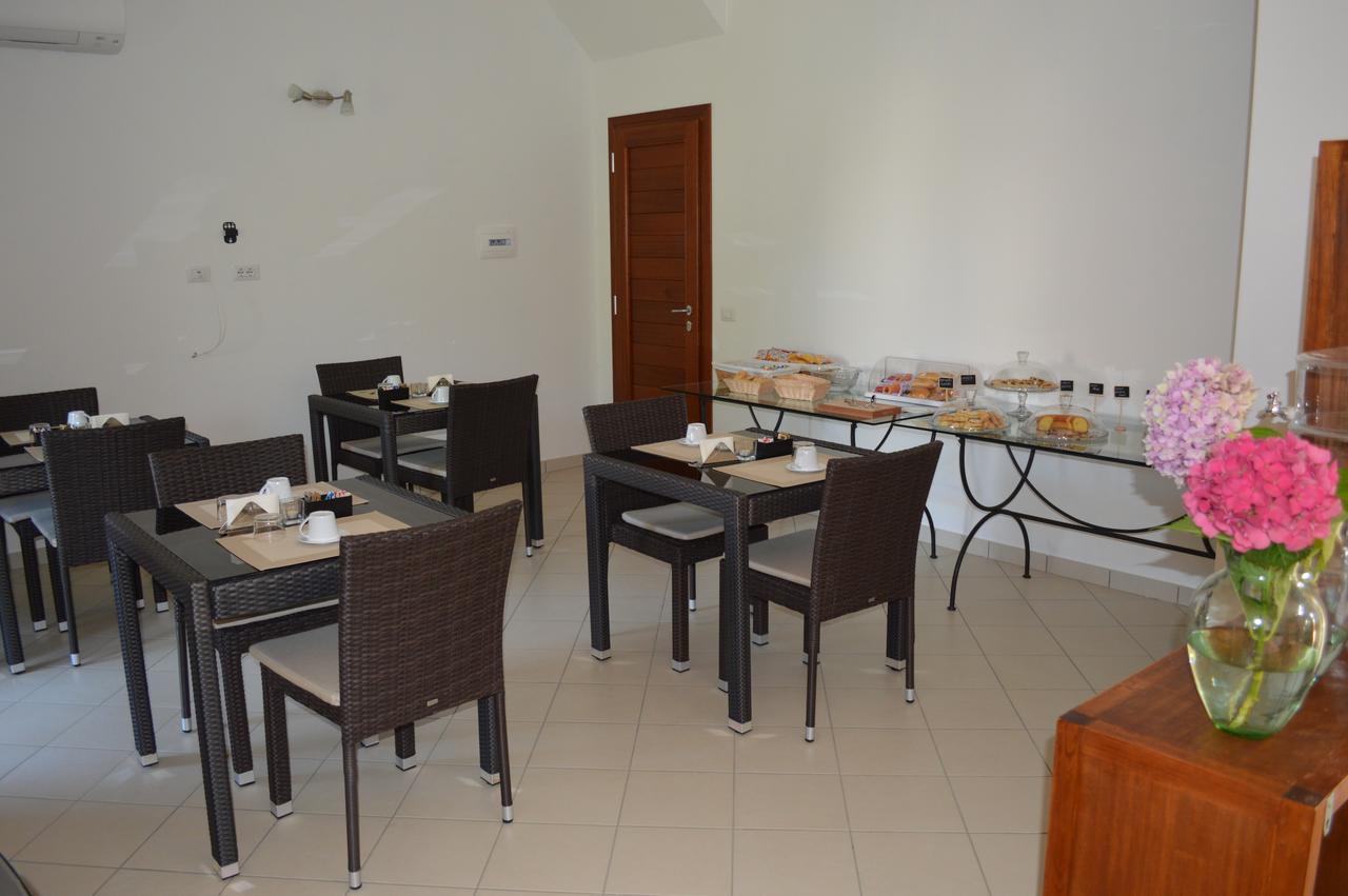 Guest Rooms Affittacamere Сан-Теодоро Экстерьер фото