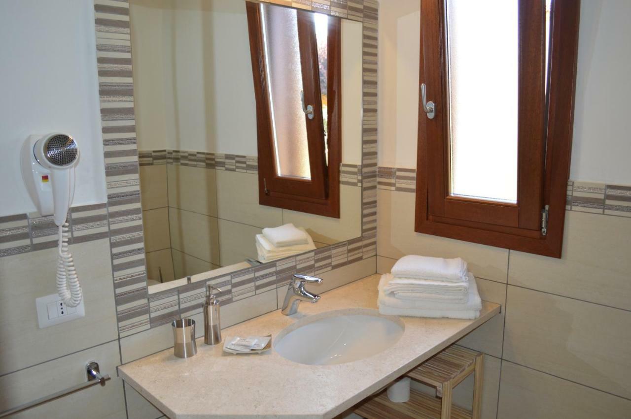Guest Rooms Affittacamere Сан-Теодоро Экстерьер фото