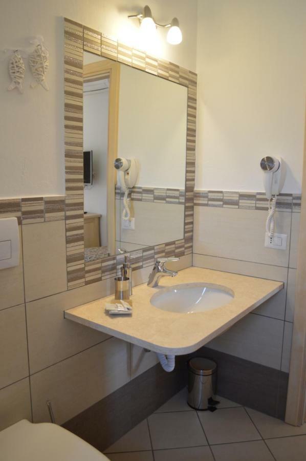 Guest Rooms Affittacamere Сан-Теодоро Экстерьер фото